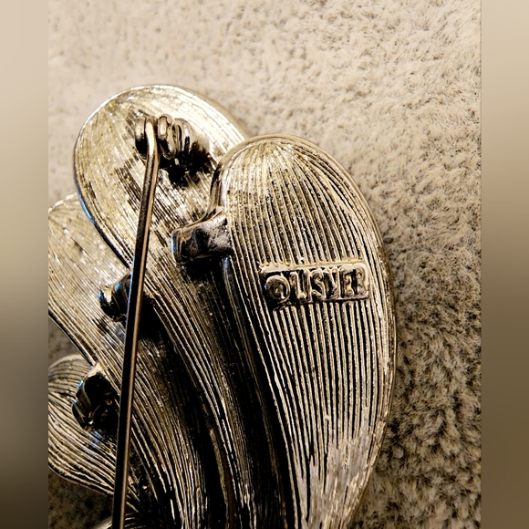 Vintage rare find Lisner high end luxury texture silver bushel bouquet brooch - Picture 3 of 5